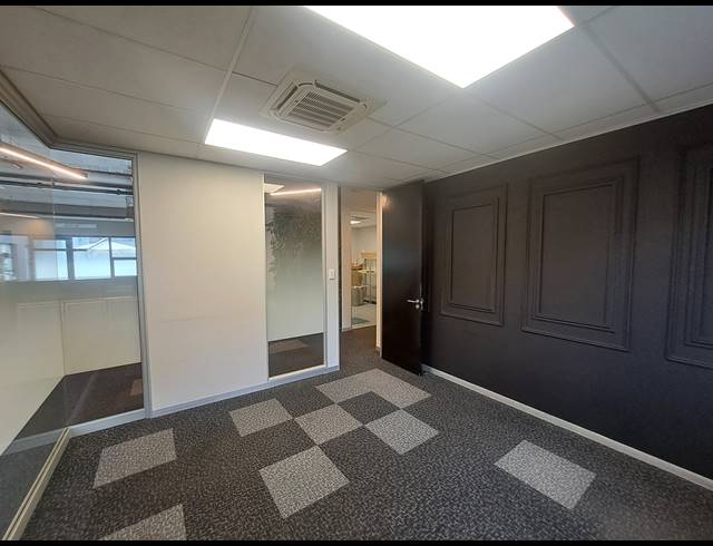 266M² OFFICE TO LET IN HYDE PARK